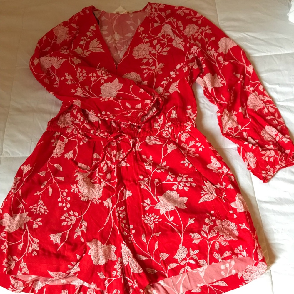 Red/White long sleeved shorts jumper
